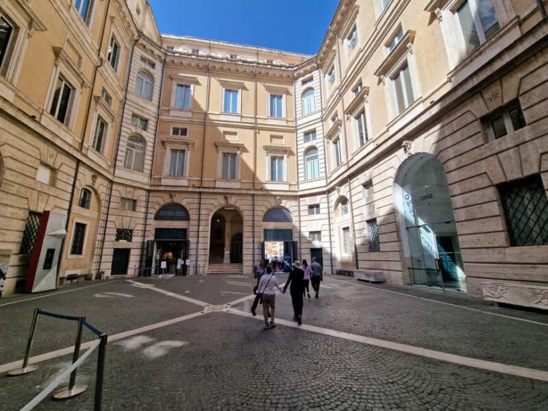 Rome: Walking Tour of World War 2 in Rome - Key Points