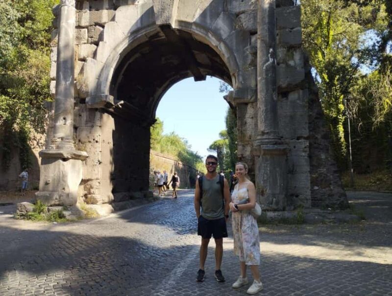Rome: Walking Tour to the Catacombs of Saint Callixtus - Tasting Local Flavors at Caffarella Park