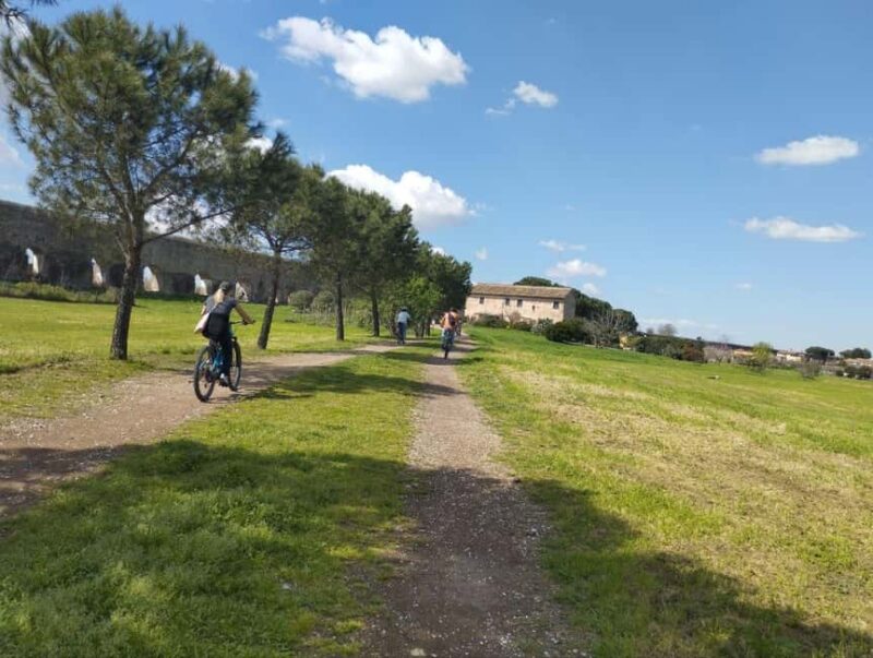 Rome: Walking Tour to the Park of the Aqueducts - Key Points