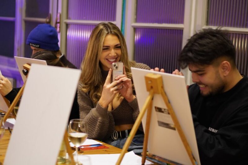 Rome: Wine and Paint Experience in Piazza Navona - Delicious Roman Pizza in a Relaxed Setting