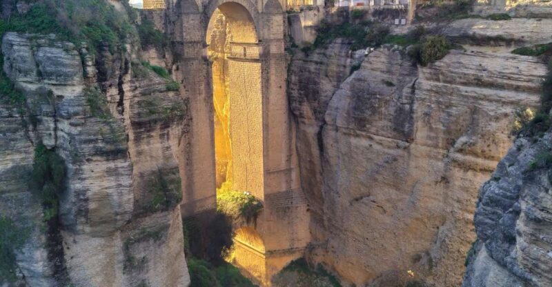 Ronda: 2-Hour Private Walking Tour - Exploring Paseo de Ernest Hemingway and the Famous Statue