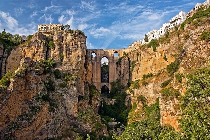 Ronda and Setenil de las Bodegas tour from Malaga - Explore Setenil de las Bodegas’ Rock Houses