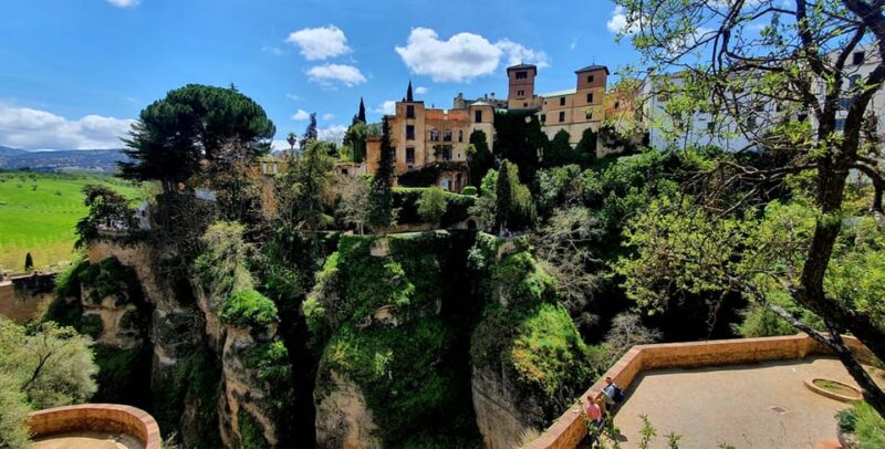 Ronda and Setenil Tour with Free Time from Málaga - Guided Tour Quality and Cultural Insights