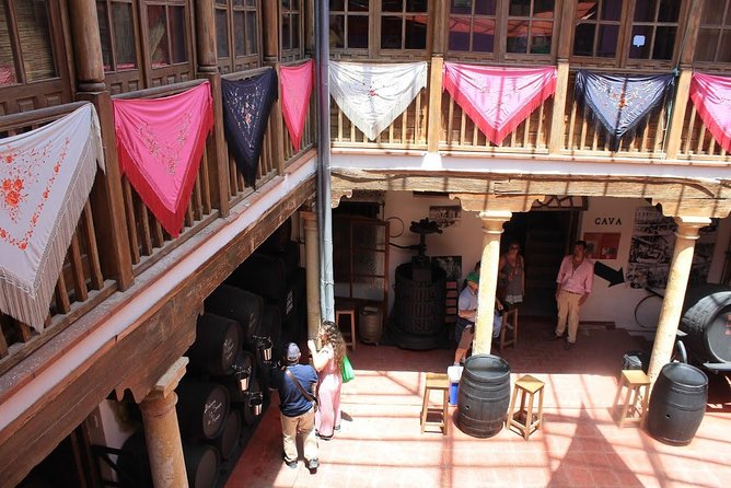 Ronda and White Villages Guided Tour from Seville - Exploring Zahara de la Sierra: The Iconic White Village