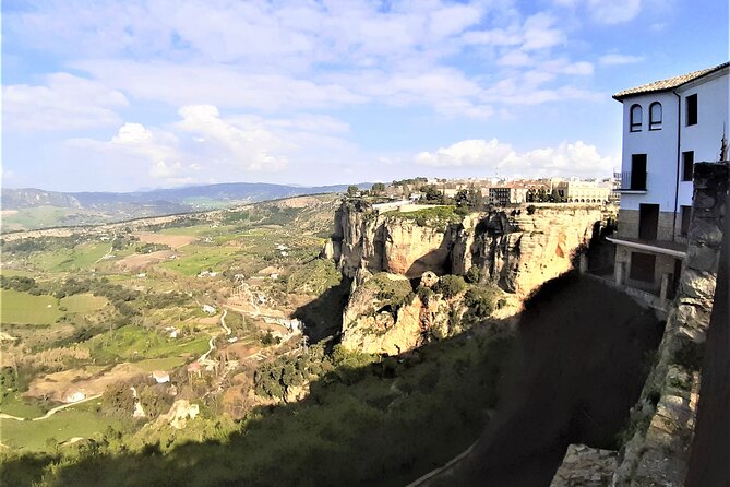 Ronda group walking Tour - Explore Ronda’s Iconic Bridges and Cliffside Views