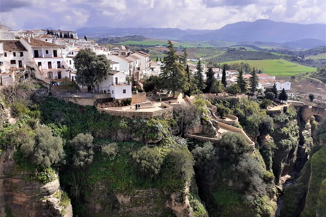 Ronda group walking Tour - From the New Bridge to the Countryside Overlooks