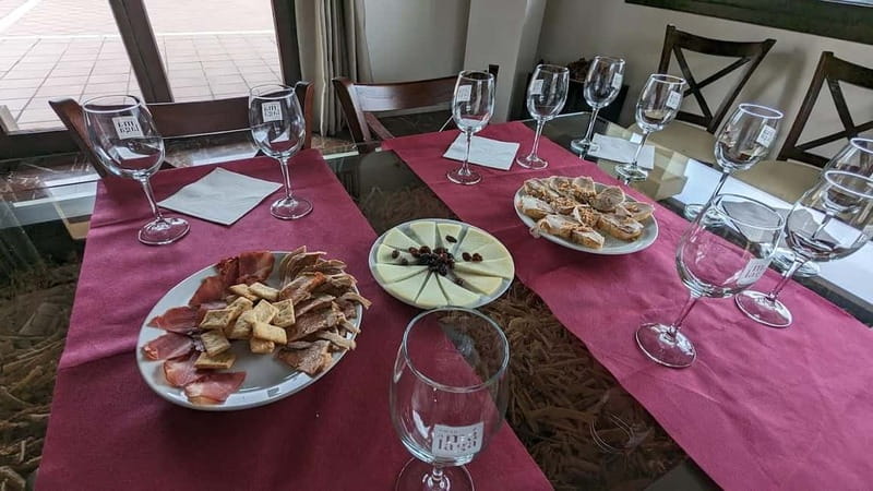 Ronda: Winery Tour with Wine Tasting and Tapas - Visiting an Award-Winning Family-Run Winery in Ronda