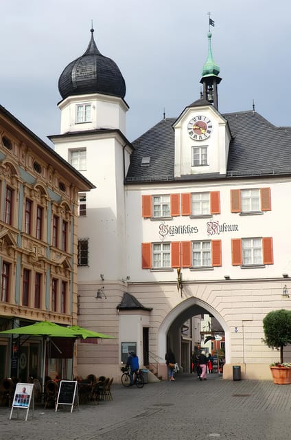 Rosenheim: Express Walk with a Local in 60 minutes - Exploring Rosenheim’s Historic Old Town