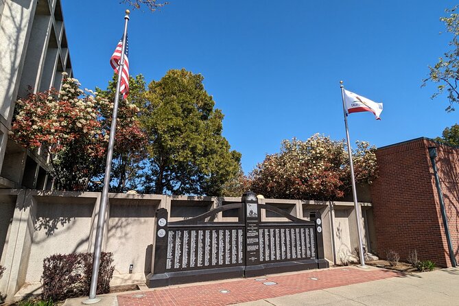 Roseville California Scavenger Hunt Walking and Game - Discover Downtown Roseville and its Cultural Heart: Town Square and Beyond