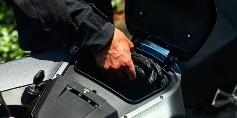 Rostock: Zero SR (40kW) Electric Motorcycle Rental - Physical Requirements and Restrictions