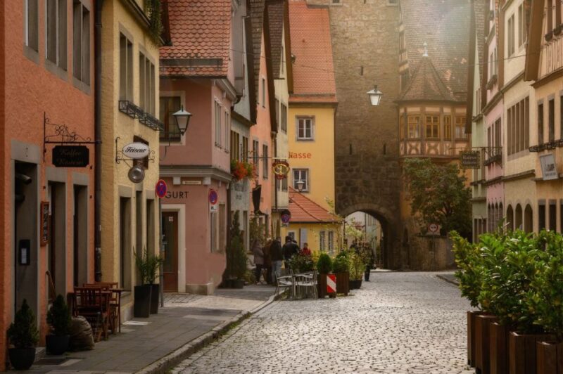 Rothenburg ob der Tauber: Private Guided Walking Tour - Meet Your Guide at Georgenbrunnen in Rothenburgs Heart
