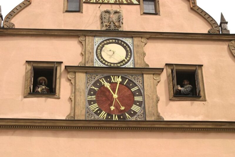 Rothenburg ob der Tauber: Private Guided Walking Tour - Landmark Stops: The Church of St. James and the City Wall