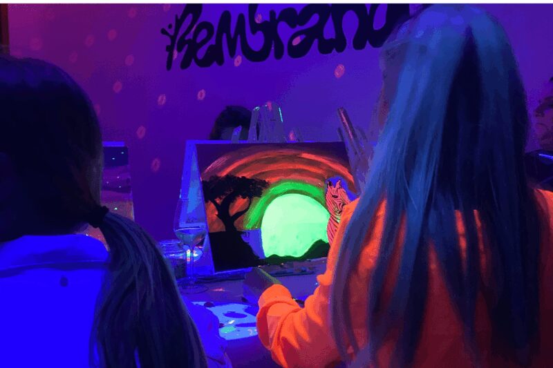 Rotterdam: Paint and Sip in the Dark at Rembrandt van Wine - Private Events and Group Bookings