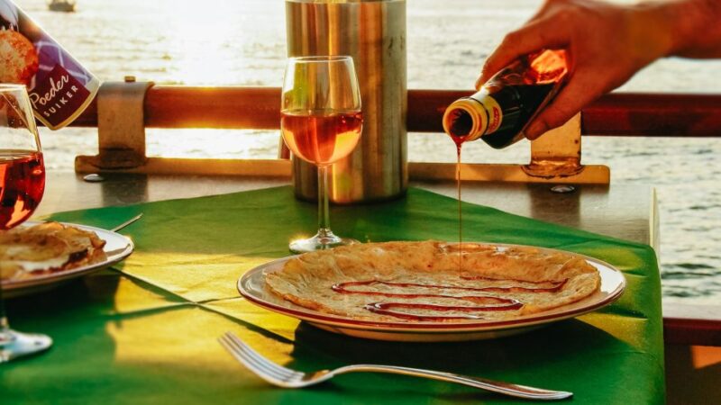 Rotterdam: Pancake Cruise - The Guide and Overall Atmosphere