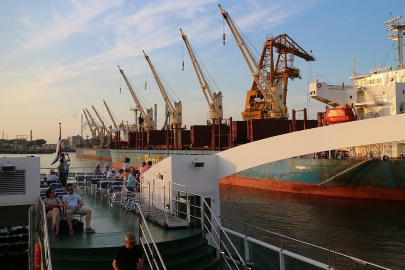 Rotterdam: Summer Evening Cruise with Live Entertainment - The Boat and Accessibility Features