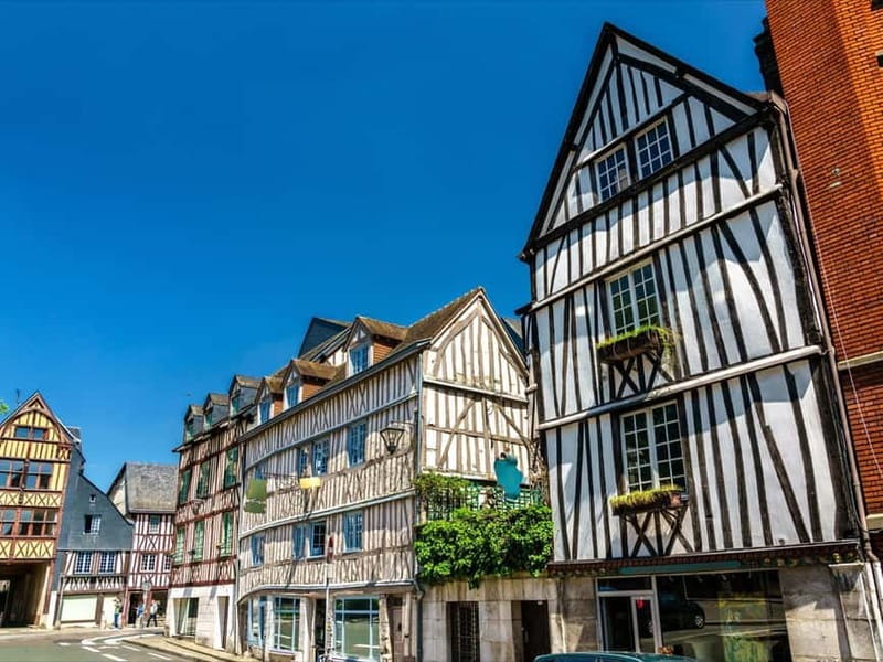 Rouen: Express Walk with a Local in 60 minutes - Insider Tips on the Best Bars, Cafes, and Restaurants