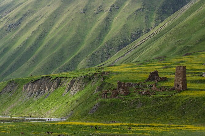 Round-Trip Bus Transfer to Truso Valley from Kazbegi - How the Truso Valley Transfer Works from Stepantsminda