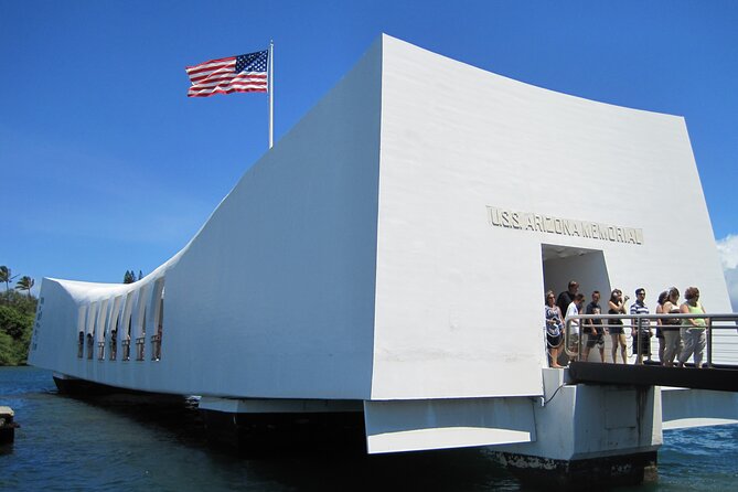 Roundtrip Shuttle from Waikiki-Pearl Harbor National Memorial - Seamless Shuttle Service from Waikiki to Pearl Harbor
