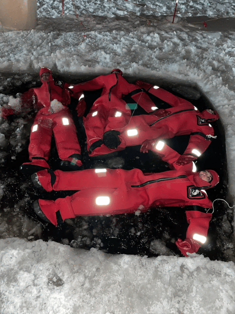 Rovaniemi: Arctic Ice Floating Experience - Staying Warm and Dry in Insulated Waterproof Suits