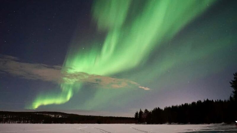 Rovaniemi: Aurora Hunting Photography Tour with Barbeque - The Warmth of the Fire and Finnish Snacks