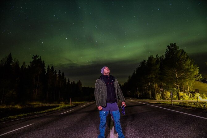 Rovaniemi AURORA PASS: 3-5 Days Unlimited Northern Lights chasing Pass - The Role of the Professional Aurora Guides