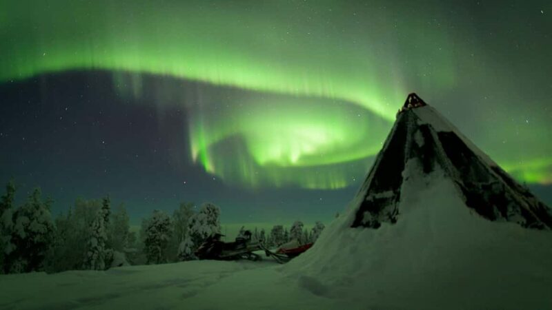 Rovaniemi: Auroras Northern Lights Trip - guaranteed lights - From the Wilderness Lodge to the Cozy Teepee