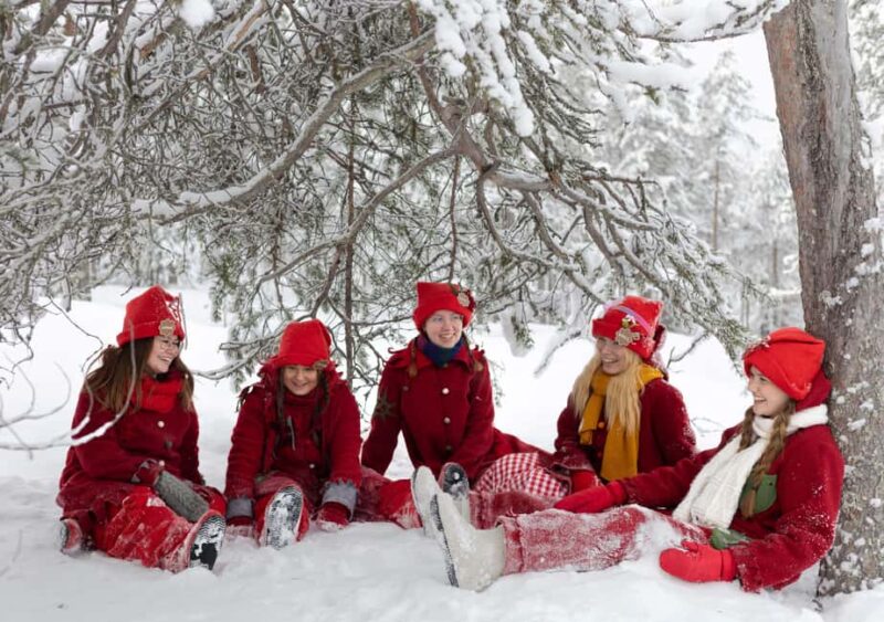 Rovaniemi: Elf's Snowy Gift Quest by Snowshoes - Photos and Costumes: Capture the Magic