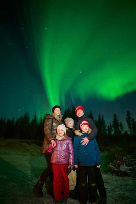 Rovaniemi: Family-Friendly Northern Lights Tour - Enjoying Hot Drinks and Light Snacks in Arctic Silence