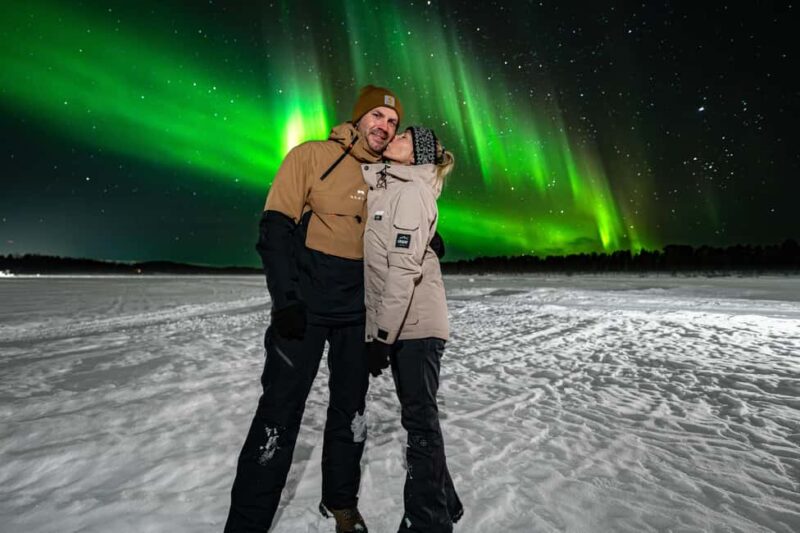 Rovaniemi: Guaranteed Aurora Hunt with Local Guides & Photos - Comfortable Transportation with Warmth and Snacks