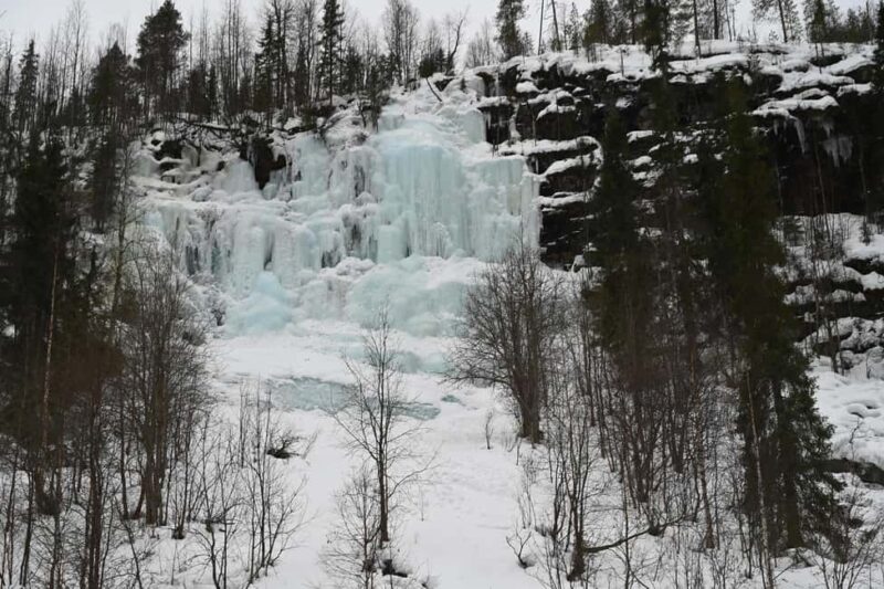 Rovaniemi: Korouoma Canyon Guided Hike with Snacks - Snacking and Refreshments Amidst the Ice