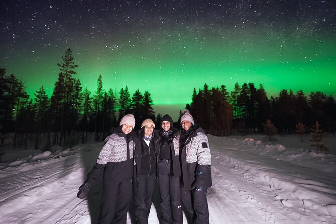 Rovaniemi: Northern Lights Pro Guaranteed - Unlimited (PRIVATE) - Luxury Transportation in Rovaniemi: Style and Comfort for Aurora Hunting