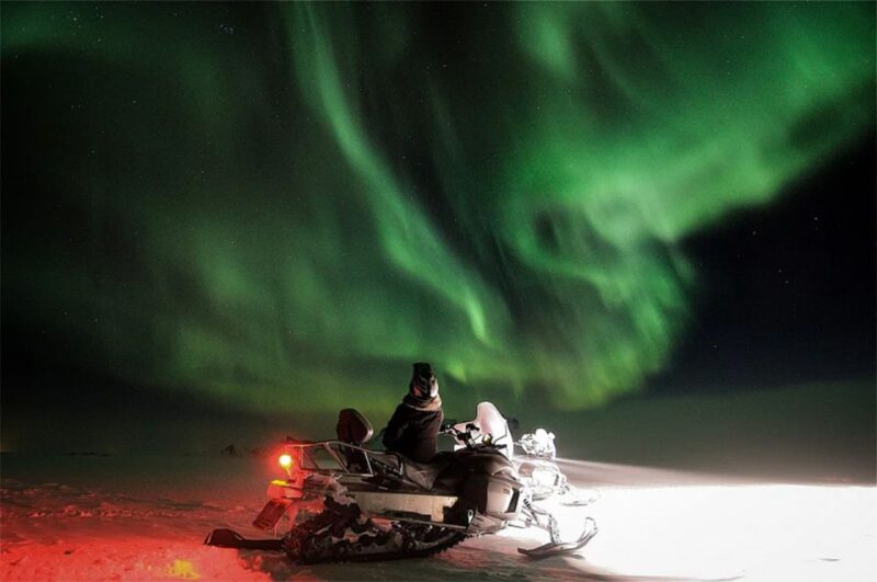 Rovaniemi: Northern Lights Snowmobile Hunt - The Chance to See the Northern Lights