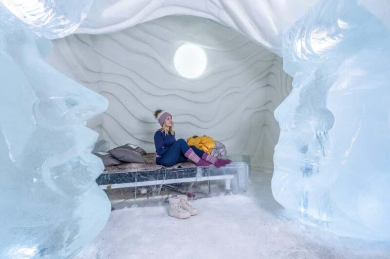 Rovaniemi: Overnight SnowHotel Adventure - Morning in the SnowHotel: Breakfast and Sauna Relaxation