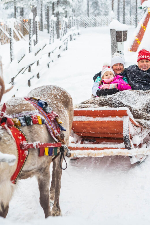 Rovaniemi: Private Pro Photoshoot in Santa Claus Village - Key Points