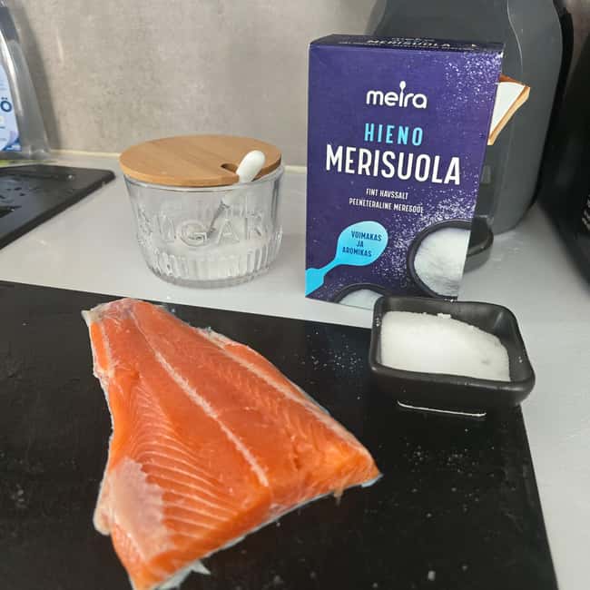 Rovaniemi: Salmon Cooking Class and Dinner with the Local - Key Points