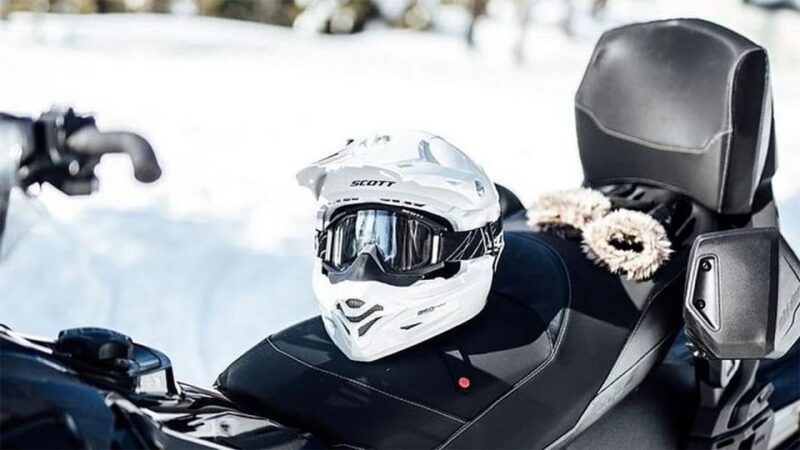 Rovaniemi: Snowmobile Safari Adventure - Warm Up with Blueberry Juice and a Friendly Atmosphere