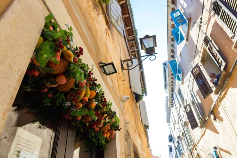 Rovinj: Guided Tour with Lunch & Transfer - Lunch at an Authentic Mediterranean Restaurant