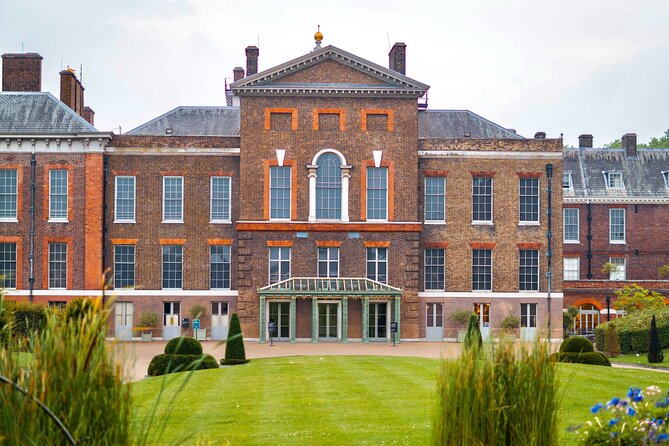 Royal Afternoon Tea & Walk at Kensington Palace - Tour Guides and Their Role in the Experience