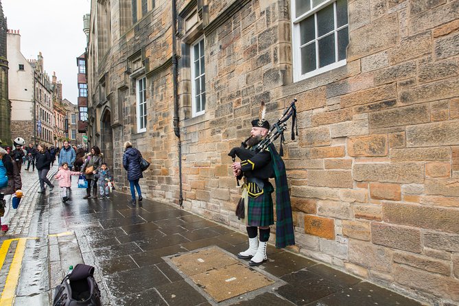 Royal Edinburgh Ticket - Hop-On Hop-Off and Attraction Admissions - The Audio Commentary and Guided Tour Experience