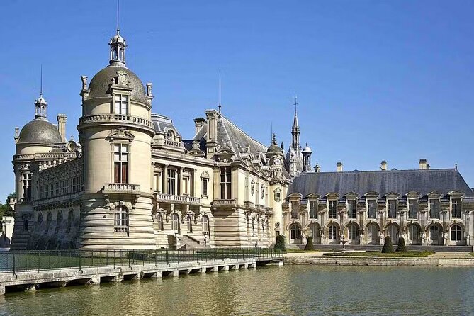 Royal getaway to the Domaine de Chantilly in Van Premium - Luxury Private Transport in a Mercedes Van VIP from Paris to Chantilly