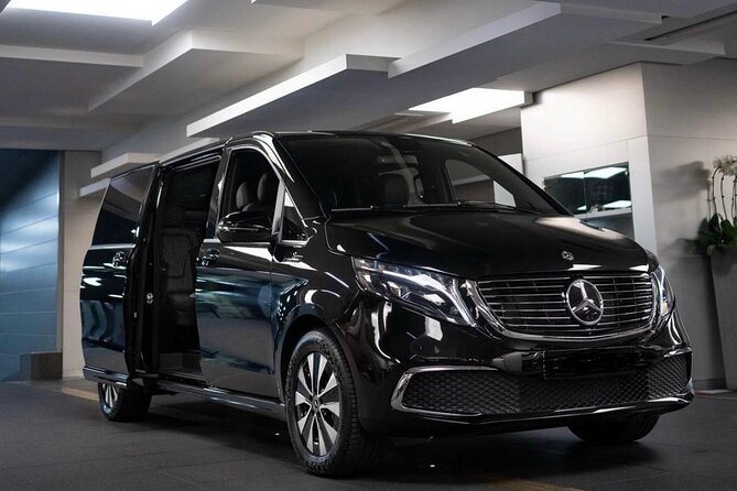 Royal getaway to the Domaine de Chantilly in Van Premium - Return Journey: Peaceful Drive Back to Paris