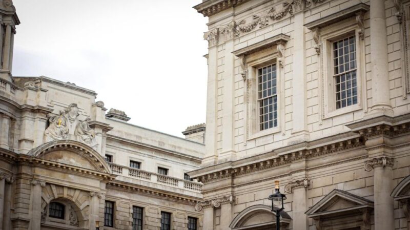 Royal London: from Saxons to Tudors & Stuarts Walking Tour - Walking in the Footsteps of the Love-Torn King