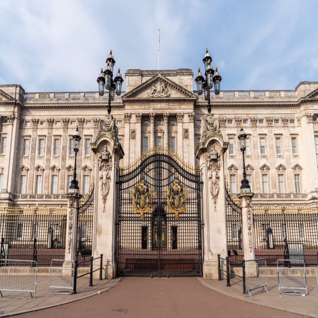 Royal London Private Tour with Skip-the-line Queens Gallery - Buckingham Palace from the Outside