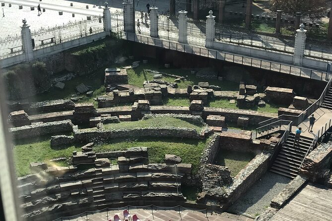 Royal Palace, Armory and Chapel of the Shroud with local Guide - Practicalities of the Tour: Meeting Points and Accessibility