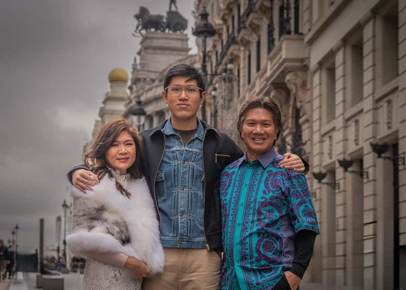 Royal Palace, Sol & Plaza Mayor Professional Photoshoot - The Royal Palace: A Majestic Photo Opportunity