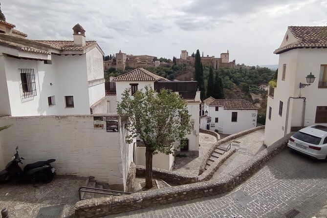 Royal Secrets of Granada: Self-Guided Dynasty Puzzle Quest - Taking in Moorish Heritage at the House of the Gold Oven