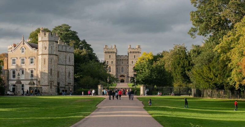 Royal Windsor Castle Tour Private including tickets - Key Points