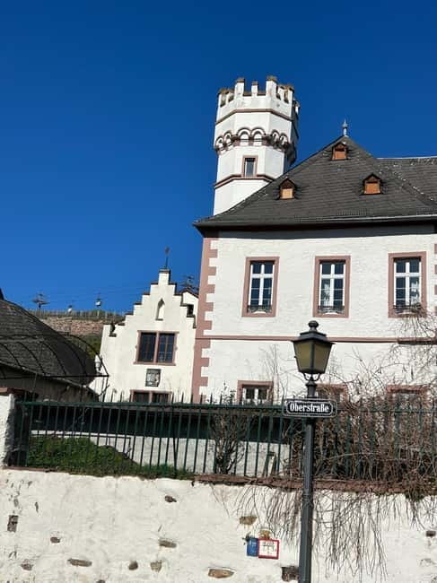 Rüdesheim: city tour with music and wine and Rüdesheim coffee - The Musical Experience at the Music Cabinet