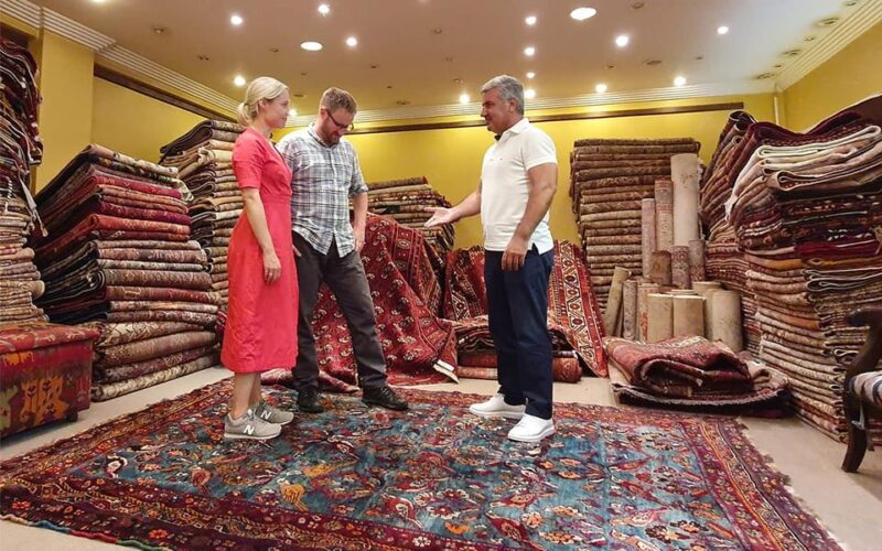Rug Shopping Private Tour with expert Grand Bazaar - The Guide’s Expertise and Personal Approach