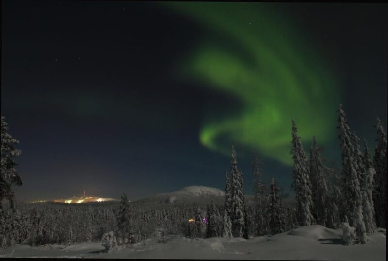 Ruka: Searching for the northern lights with snowshoes - Discover the Arctic Night with Snowshoes in Ruka